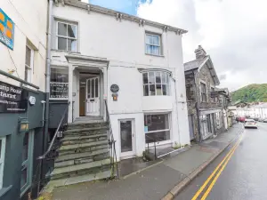 The Old Stamp House Retreat - Three En-suite Bedrooms with Parking