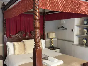 The George Hotel