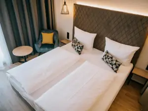 Loom Hotel & Skybar