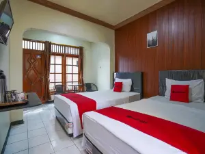 RedDoorz Near Sarangan Lake