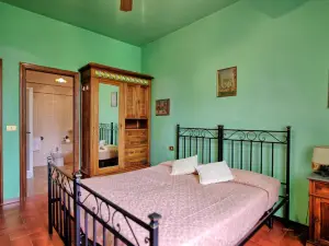 Villa Lo Scoiattolo by PosarelliVillas
