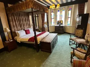 George & Pilgrims Hotel