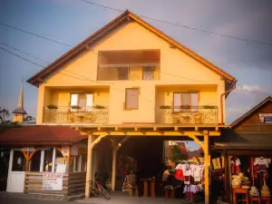 Casa Pop