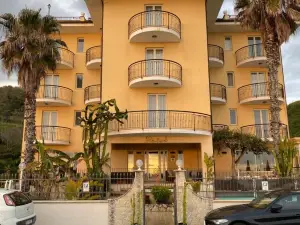 Lion's Hotel