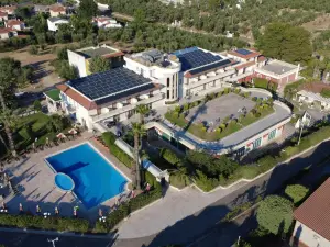 Unico Serrone Palace