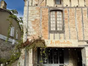 Les Mirabelles