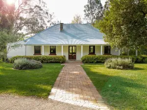 Old Duninald House - Historic Farmhouse Experience