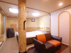 ホテル Mio (大人専用）