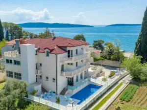 Hotel Riva Kaštela with Swimming Pool