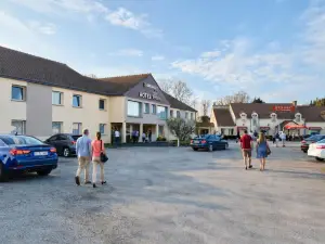 Hotel the Originals Bernay Acropole