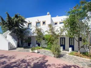 Contaratos Holiday Lettings