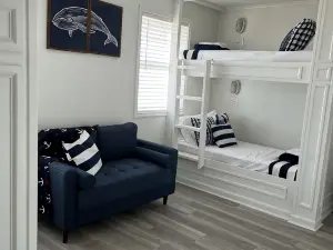 Bright and airy Camp right on the Gulf