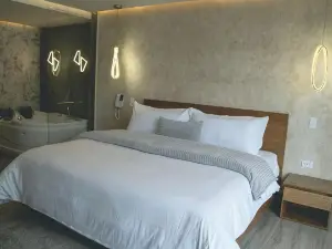 Saya Hotel & Suites
