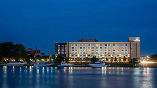 DoubleTree by Hilton Hotel Bay City-Riverfront