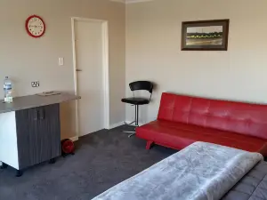 Moeraki Boulders Motel