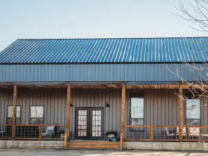 Serene 2 Bedroom with Loft located on Caddo Lake