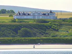 Cullen Bay Hotel