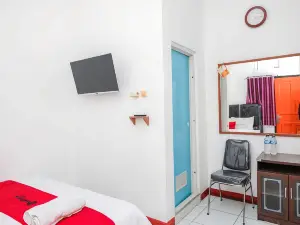 RedDoorz Syariah near Alun Alun Wonosobo 4