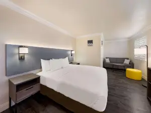 Super 8 by Wyndham Gilroy