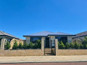 Dalyellup Guest House- Walk to Shops, Near Beach & Bunbury