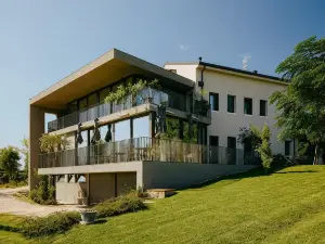 Stilla Rooms & Contemporary Cuisine