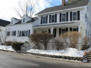 9 Lake Street