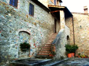Two-Room Apartment in the Middle of Tuscany