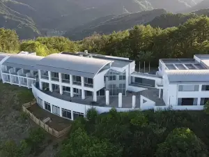 山賊ホテル