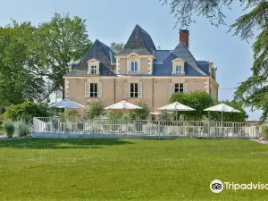 Hôtel & Restaurant - le Manoir des Cèdres - Piscine extérieure et Climatisation