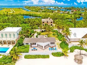 Moon Glow DREAMY 2BR OCEANFRONT VILLA WITH PRIVATE BEACH, Kayak, Snorkeling