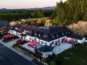 Dwór Skalny Apartamenty, Pokoje I Restauracja Karczma Skalna