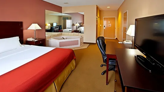 Holiday Inn Express & Suites Cincinnati-N/Sharonville