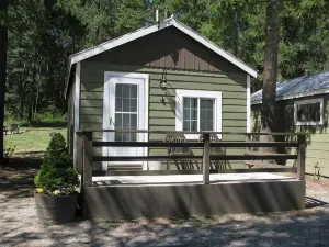 Evergreen Motel