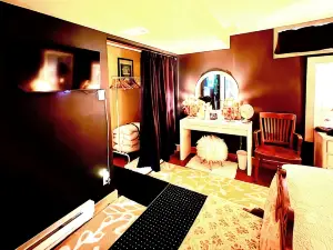 The EarthHouse  ~  Wall-to-wall unique style, Luxury Linens and Amazing Comfort