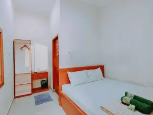 Calida Hotel Mitra RedDoorz Near Alun Alun Wonosari