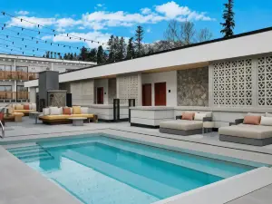 Moxy Banff