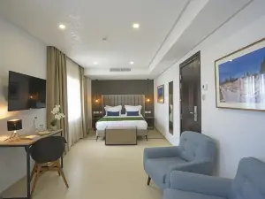 Maia Hotel Suites