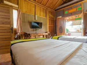 OYO 1347 Joglo Garut Cottage Syariah