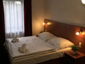 艾爾瑪酒店