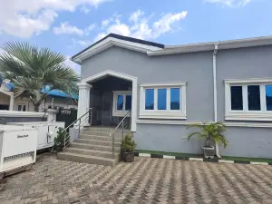 Devon's 5BR pool villa, gated in Sun City Estate, Abuja