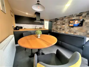 Friary House Serviced Apartments by Roomsbooked - 24Hr Reception
