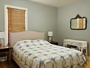 Storybook Cottage House Morehead KY 3 BR1.5 bath Downtown Hospital MSU