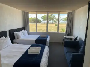 Happy Wanderer Motel Lake Boga on the Lake with Lake Views