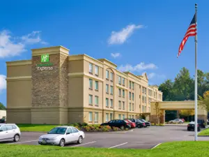 Holiday Inn Express & Suites WEST LONG BRANCH - EATONTOWN by IHG