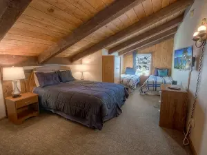 Tahoe Olympic 3 Bedroom Condo by RedAwning