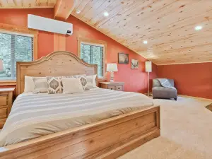 Serene and cozy updated log cabin in the woods