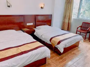 Longling Jinlong Hotel