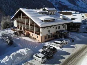 Alpina Mountain Resort