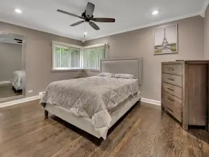 4bd house, Hot-tub, full-basement, pool table & big yard,3 full bathroom.