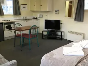 Lantern Court Motel